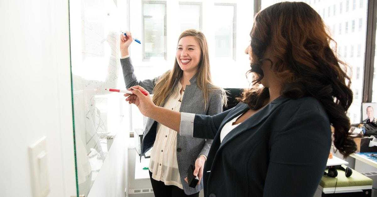 Student aan het werk tijdens een stage die goed bij haar past